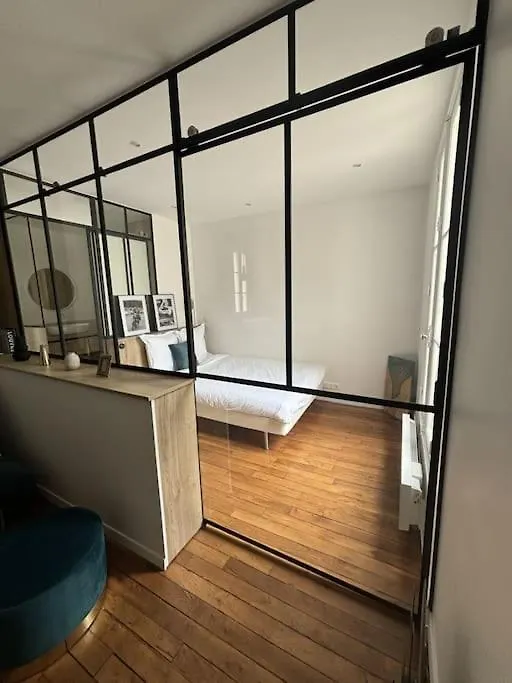 Apartment Charming Eiffel Tower