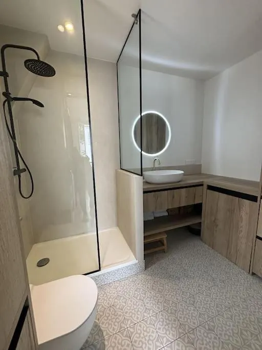 Charming Eiffel Tower Apartment Paris