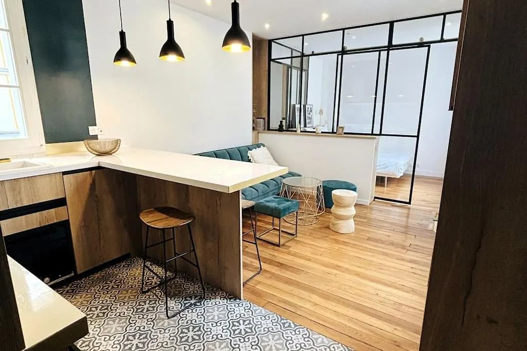 Apartment Charming Eiffel Tower